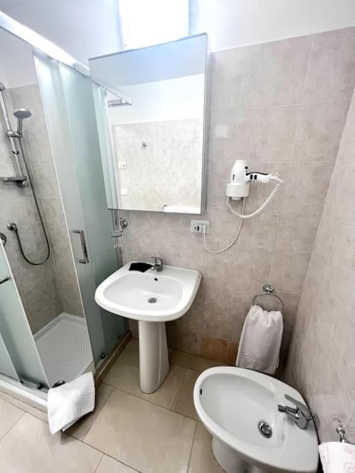 Hotel Virginia Apartaments - Stazione Termini Rom Exteriör bild